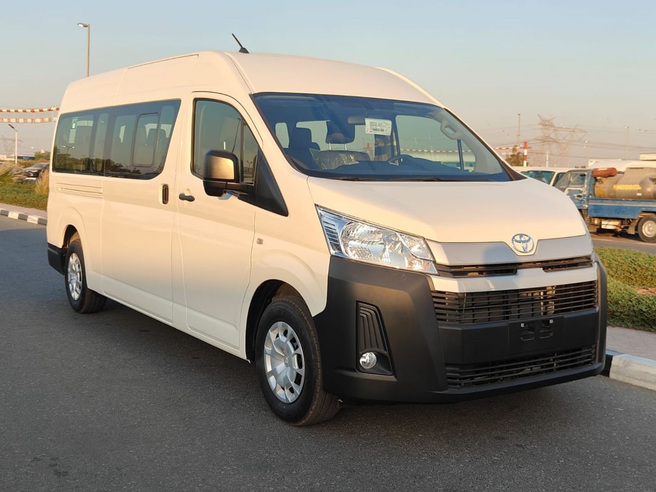 Toyota Hiace 2026 Toyota Hiace DX 13-Seater 2.8L 4-Cyl Diesel M/T RWD (3-Point Seatbelts) Export Only