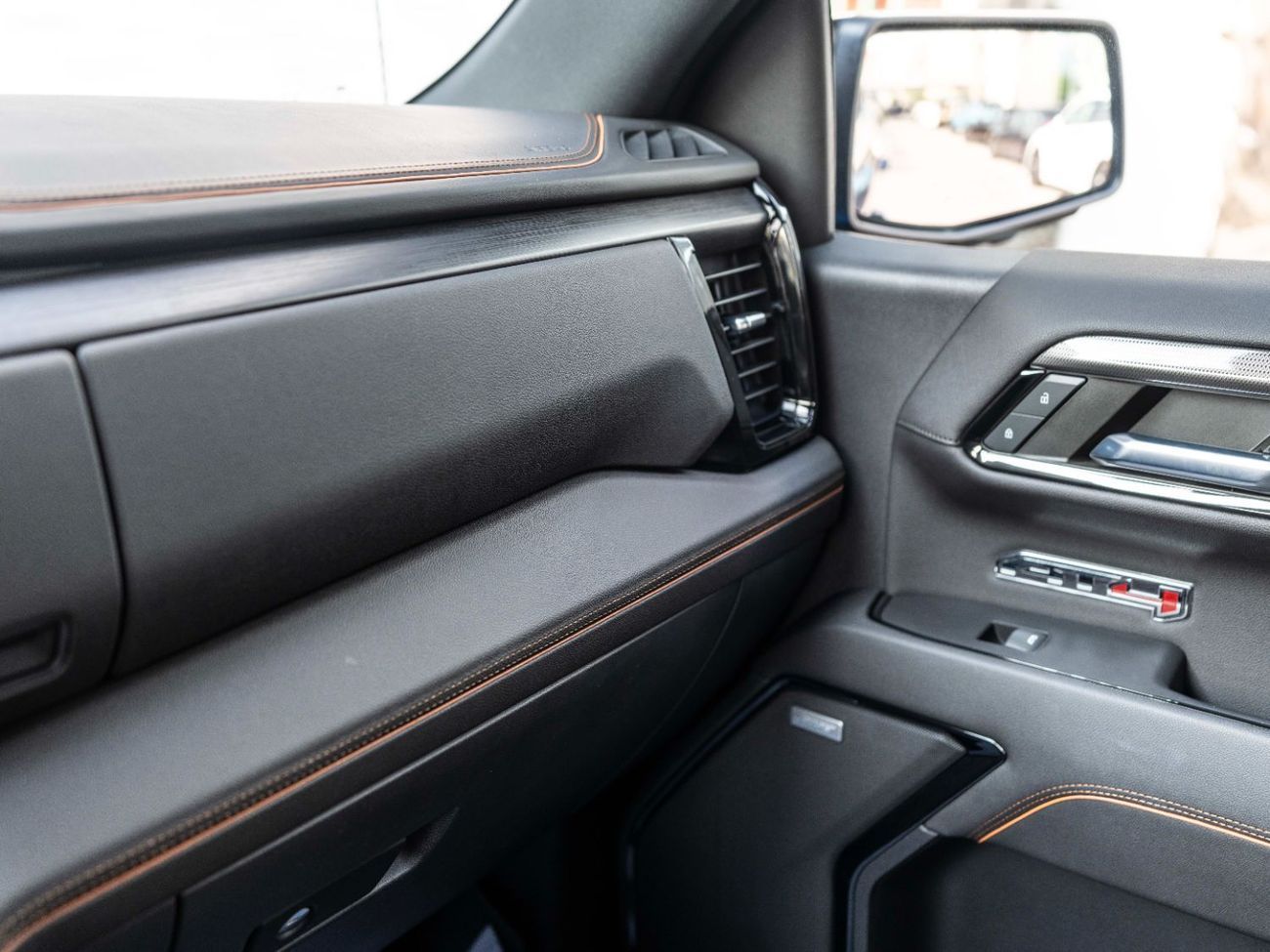 جي أم سي سييرا 5.3L V8 AT4 Regular Cab (AWD)