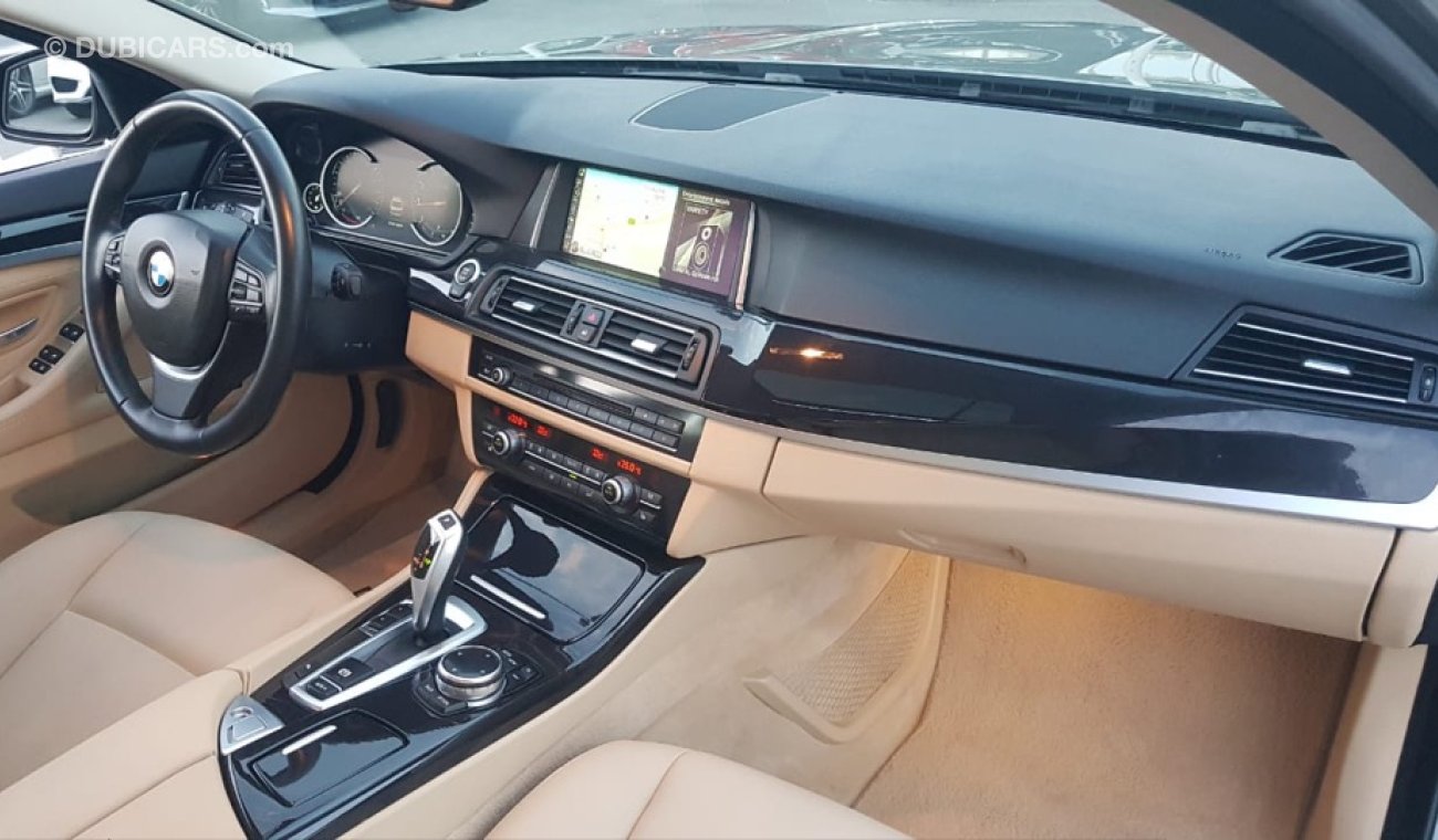BMW 520i BMW 520 model 2015 GCC car prefect condition full option one owner