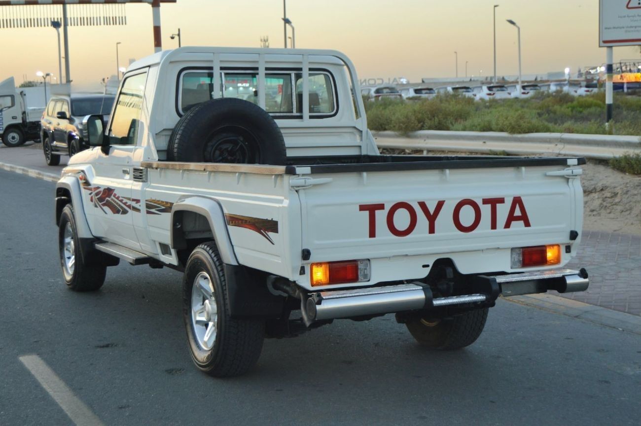 Toyota Land Cruiser Pick Up single Cabin