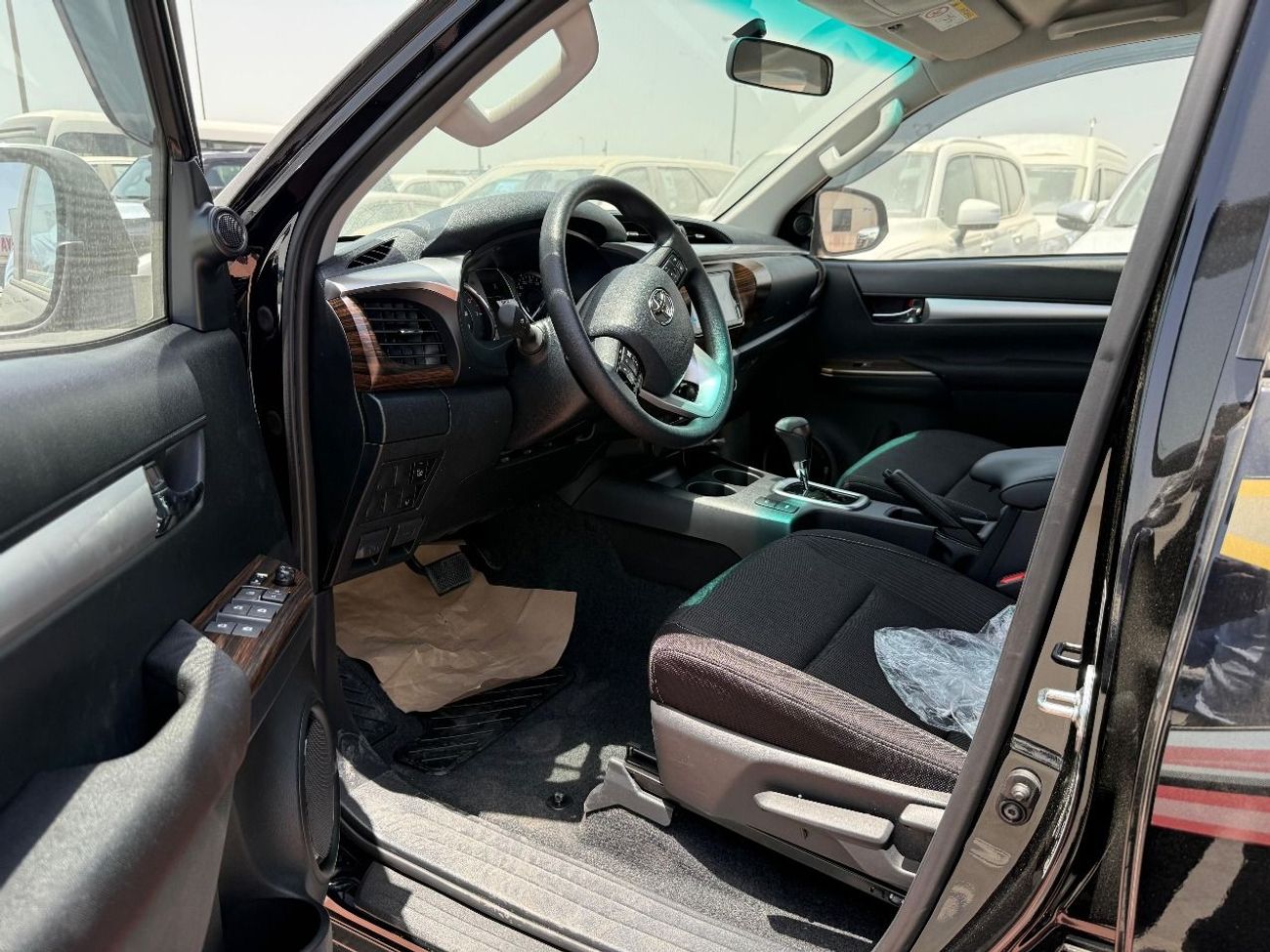 تويوتا هيلوكس TOYOTA HILUX 2.7L AT BLACK  2025-PUSH START