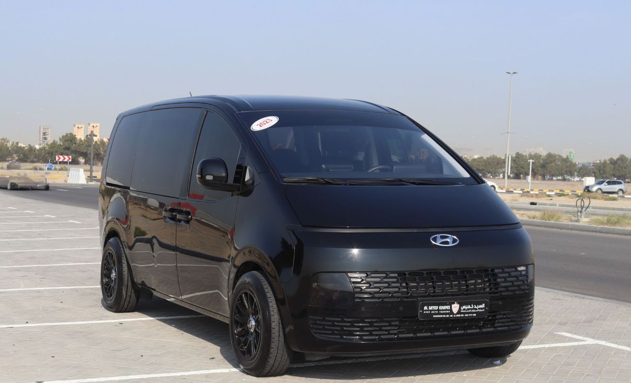 هيونداي ستاريا هيونداى ستاريا - 2023 - خليجى - بدون حوادث - بمحرك 3.5 - 9 مقاعد - ممشى قليل - بحاله ممتازه