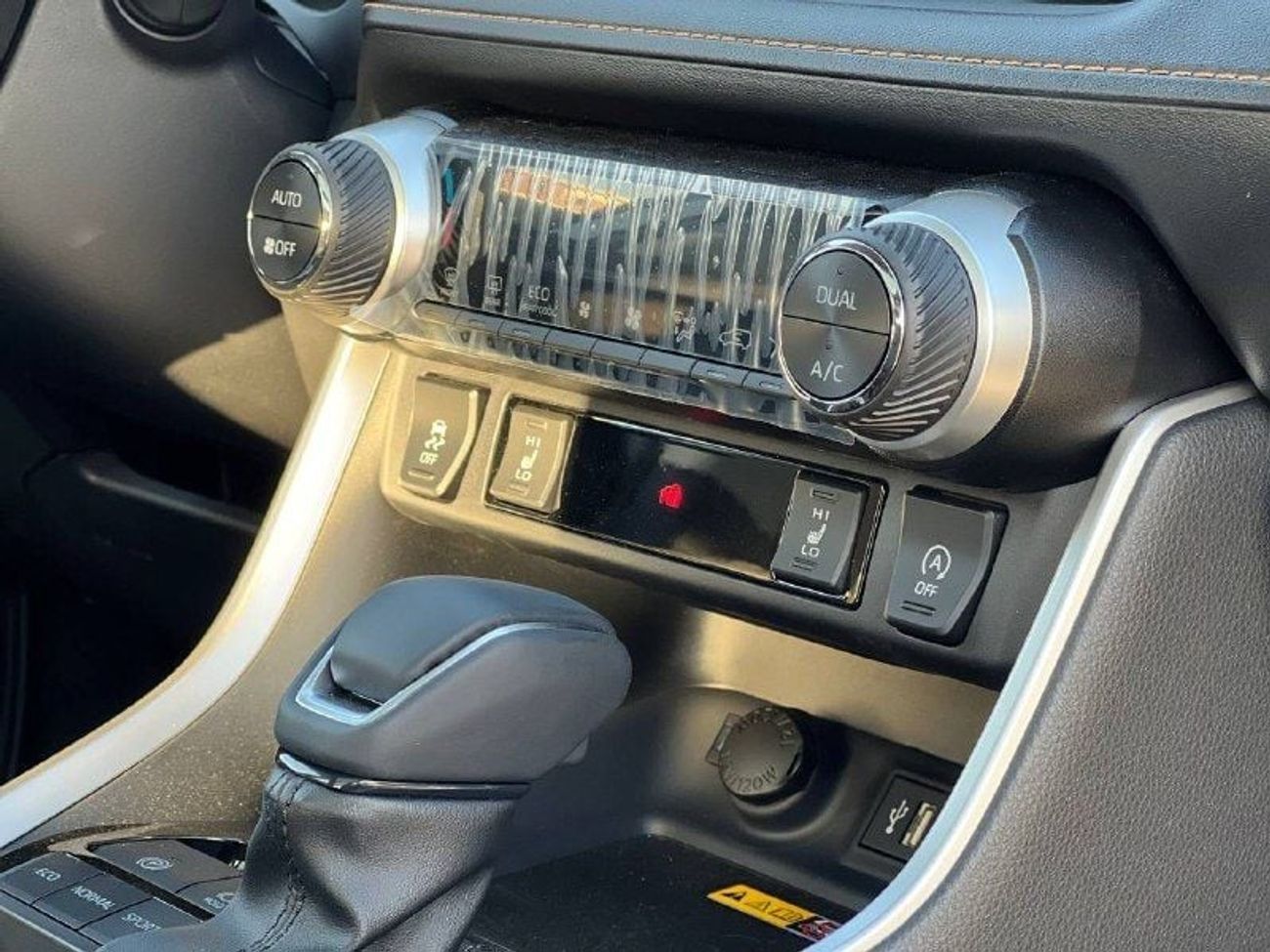 تويوتا راف ٤ 2.0L PTR A/T // 2025 // FULL OPTION WITH 360 CAMERA , RADAR , WIRELESS CHARGE //SPECIAL OFFER // BY