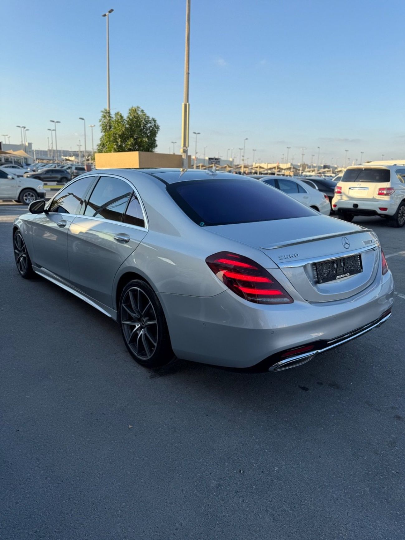 مرسيدس بنز S 560 Std 4.0L (463 HP)