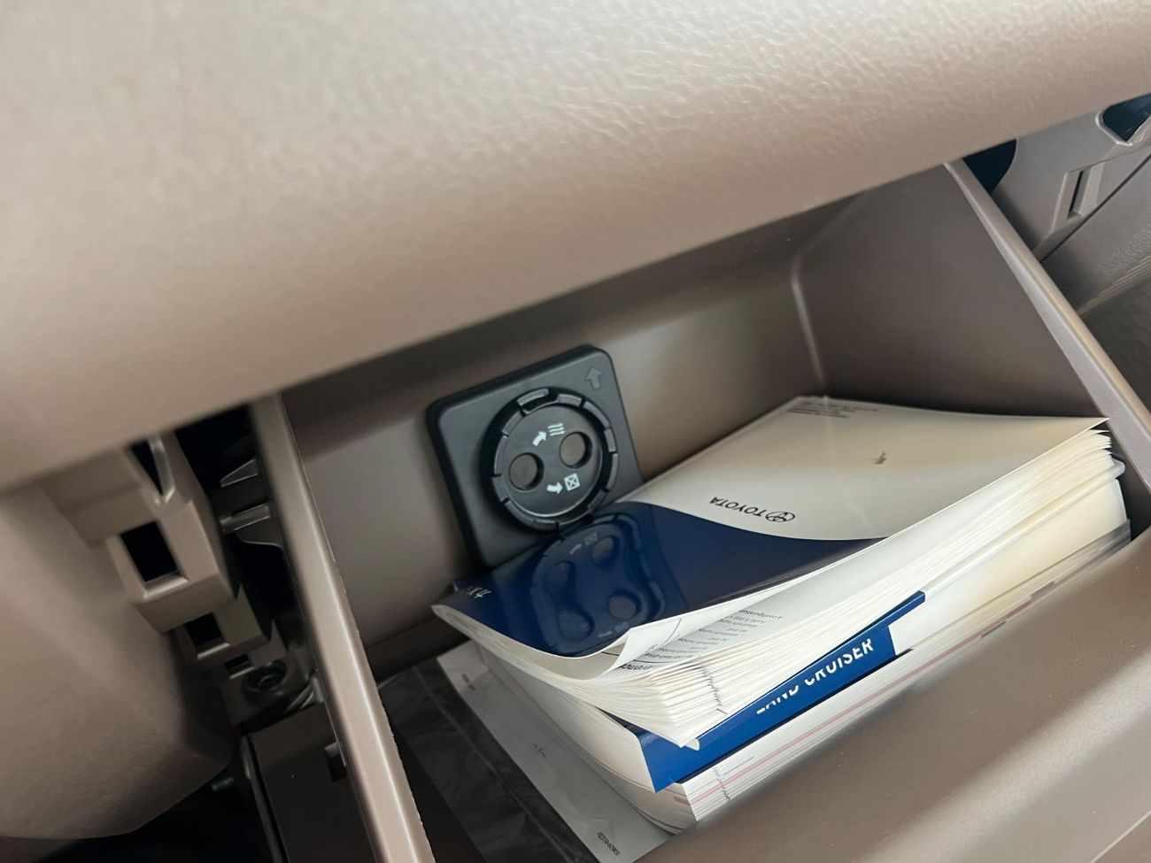 تويوتا لاند كروزر بيك آب Std 4.0L Single Cab Utility AWD