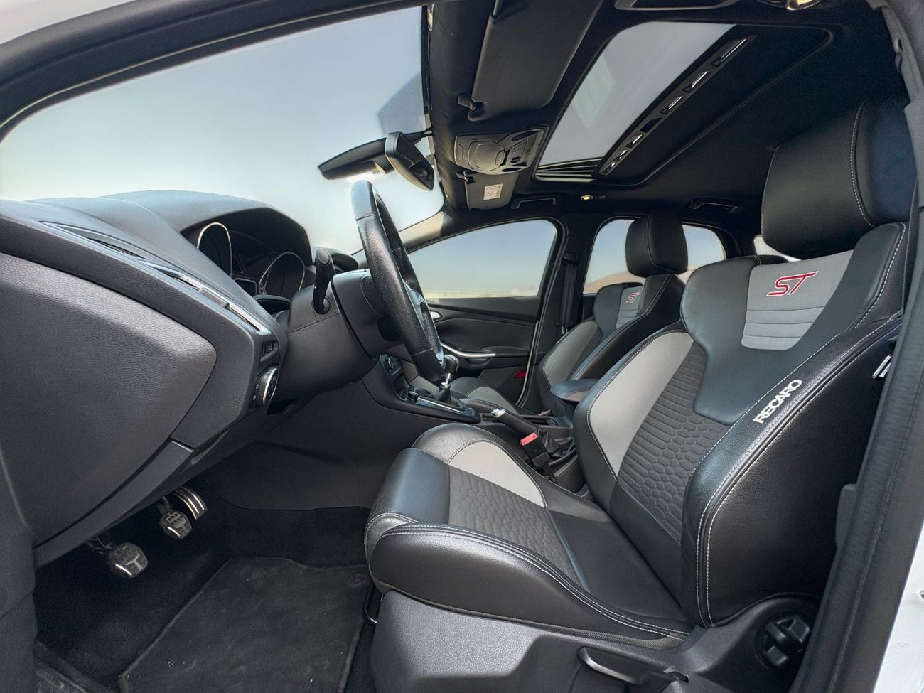 Ford Focus ST 2.0L TURBO I4 M/T | 2017 | GCC SPECS | FULLY AGENCY SERVICE HISTORY | UNDER SERVICE WARRANTY UNTI