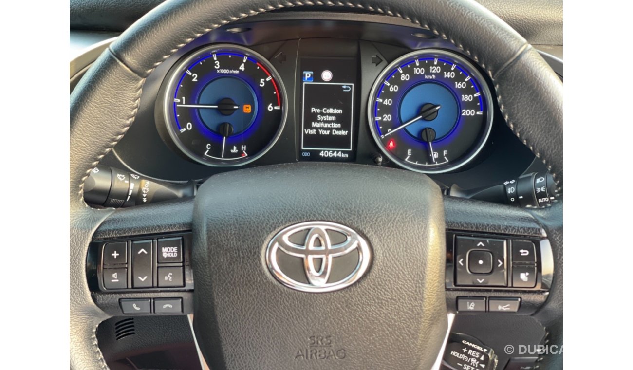 تويوتا هيلوكس Toyota hilux Diesel engine model 2019  full option Top of the range car very clean and good conditio