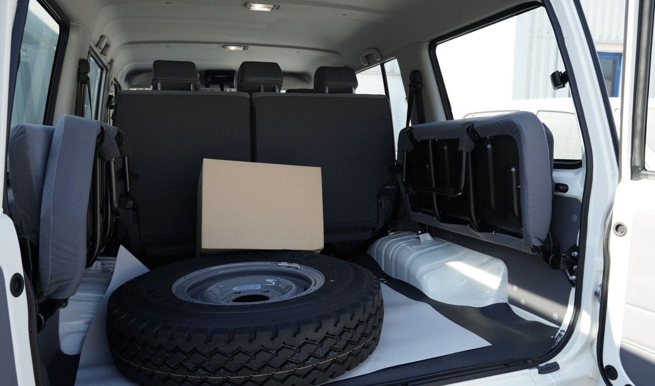 Toyota Land Cruiser 70 ECT0202 - 2025 Toyota LC76 4.2L Dsl Mt Mid White