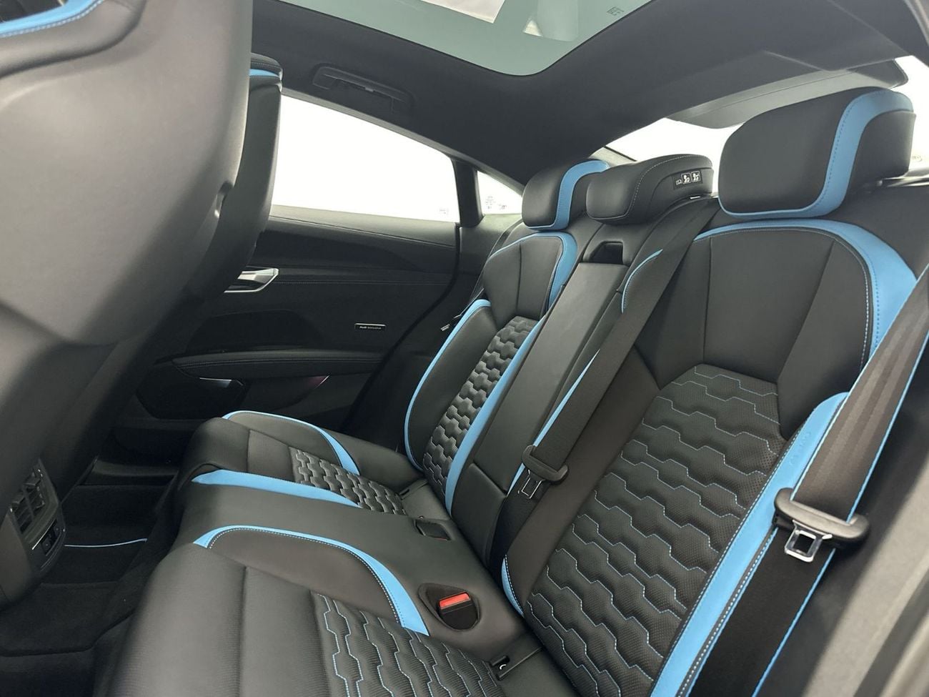 أودي إي ترون جي تي quattro 530hp Exclusive Edition (Ref# 007401)