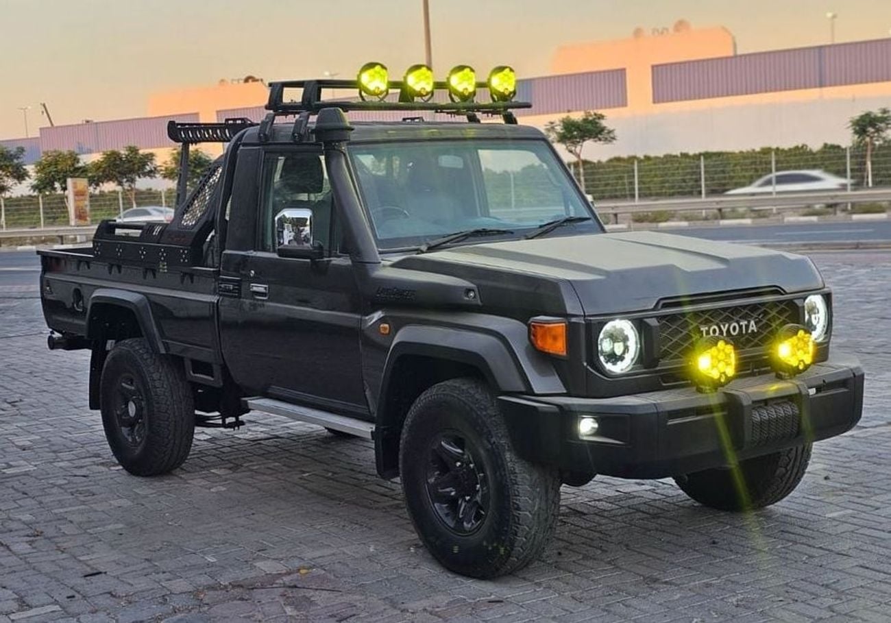 Toyota Land Cruiser Pick Up RHD Single Cabin Off-Road Heavy-duty Utility Pickup Truck 1VD-FTV 4.5L V8 Diesel Engine Manual Gear