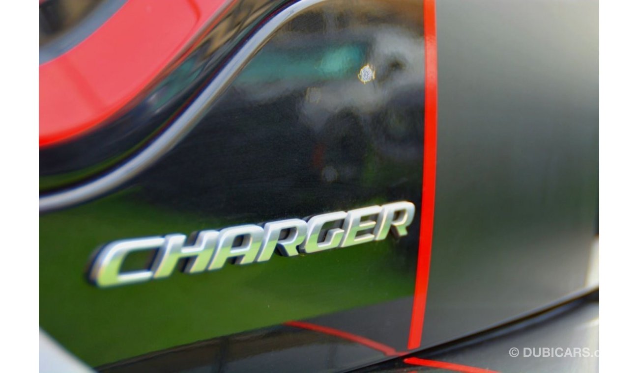 Dodge Charger 3.6L SXT Plus The base engine is a 3.6-liter V6 with 292 horsepower and 352 Nm of torque. The engine