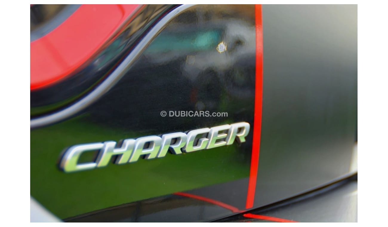 Dodge Charger 3.6L SXT Plus The base engine is a 3.6-liter V6 with 292 horsepower and 352 Nm of torque. The engine