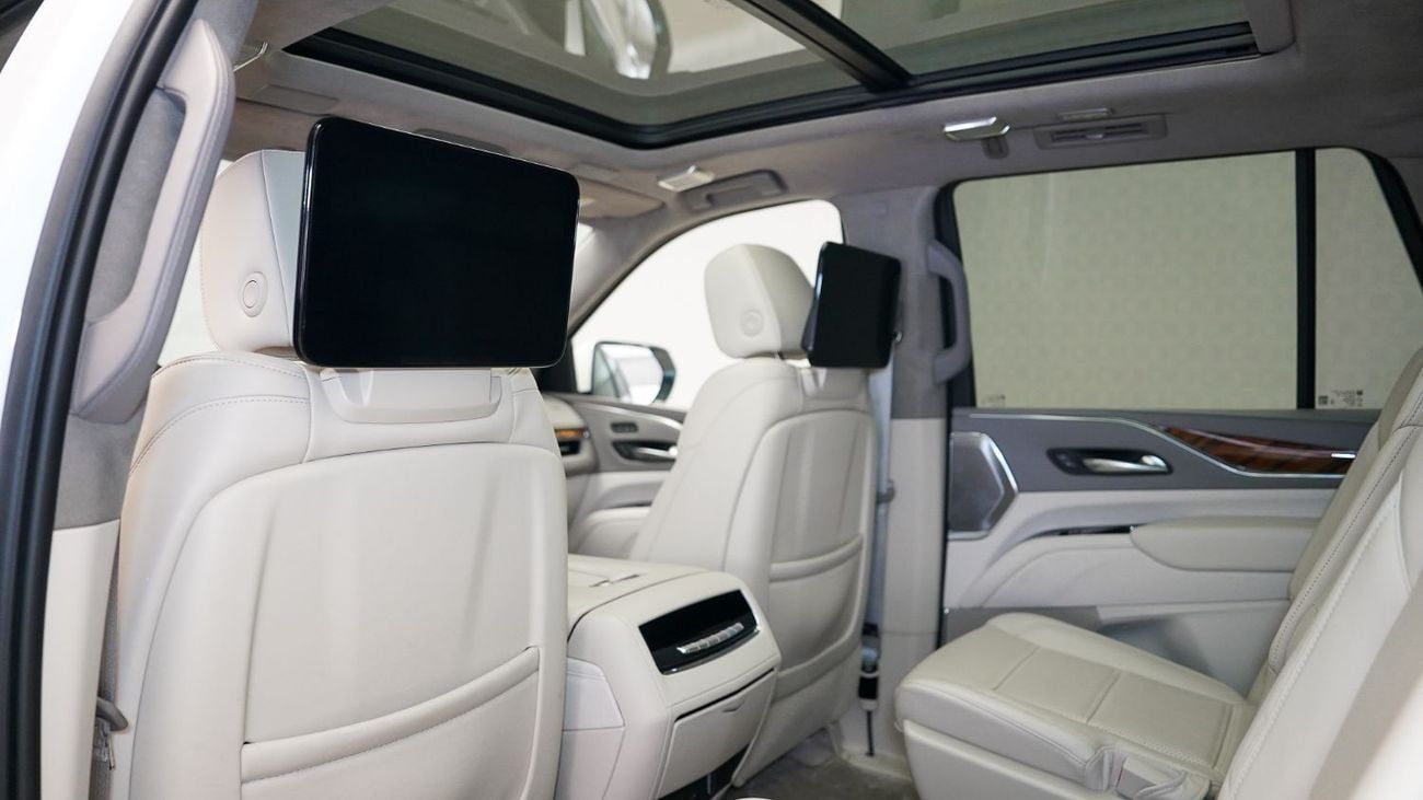 كاديلاك إسكالاد Premium Luxury 6.2L 4WD UAE's Very Best Example | 2 Years Free Servicing | AED 3,921 Per Month