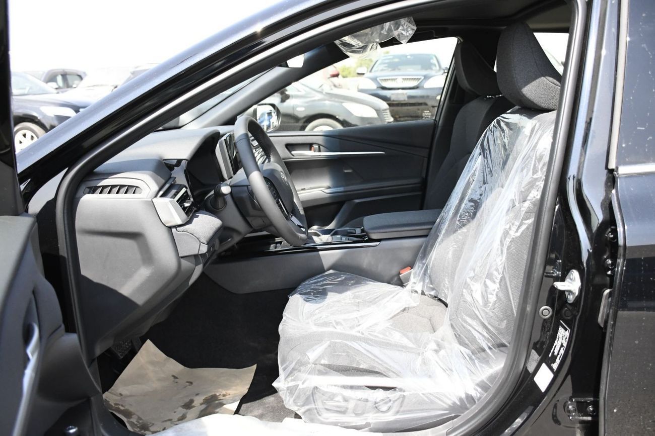 Toyota Camry LE 2.5L with Wireless Charger ( Ready Stock )