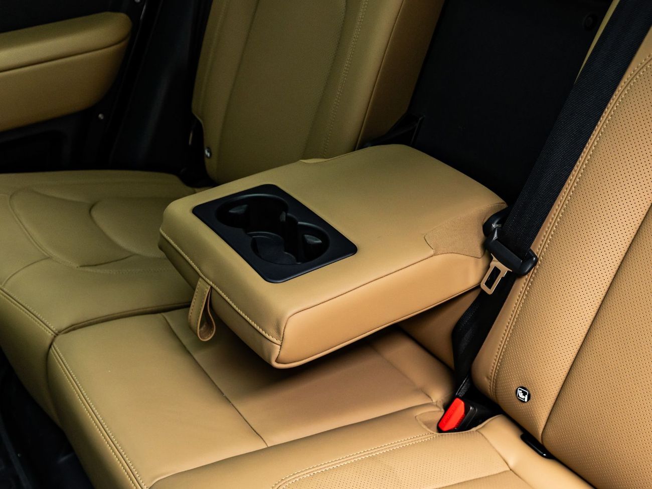 Land Rover Defender P400 110 X-Dynamic HSE 3.0L (5 Seater) 2025 Land Rover Defender 110 HSE P400, 2029 Land Rover Warran