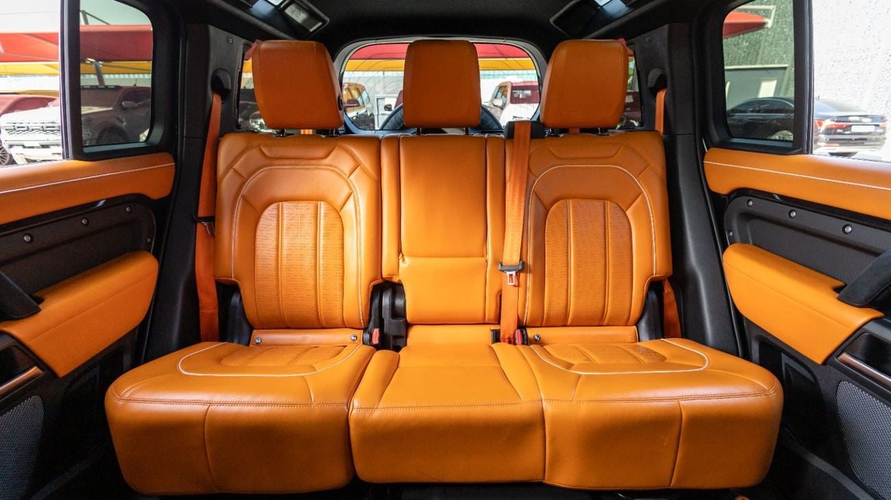 Land Rover Defender P400 110 SE 3.0L (5 Seater)