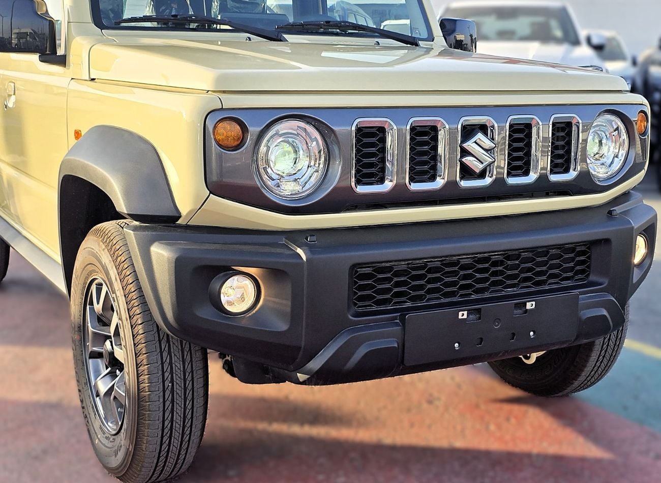 سوزوكي جيمني SUZUKI Jimny GLX 1.5L AT SUV 4WD 5Doors beige color with black roof gcc 2026 model
