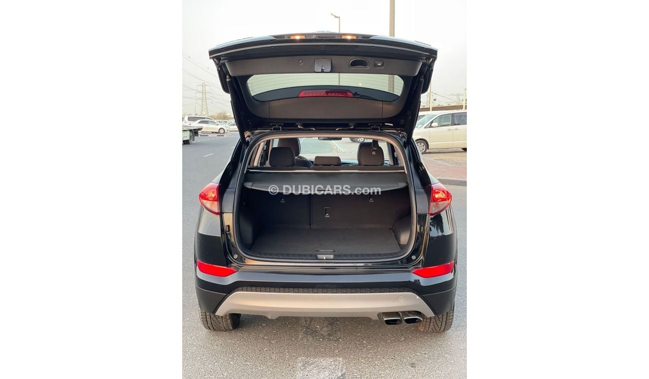 هيونداي توسون 2017 Hyundai Tucson 1600cc 4x4 Turbo - Black RV Edition - 2 keys & Full Panoramic View