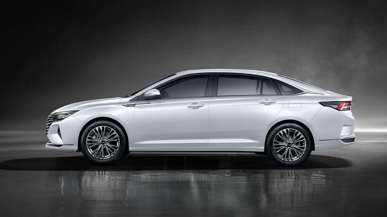 Dongfeng Shine exterior - Side Profile