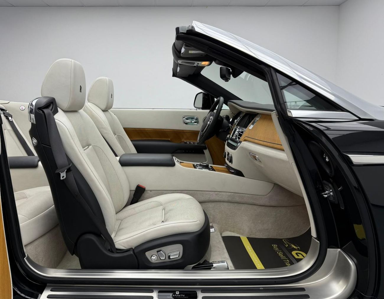 Rolls-Royce Dawn 2022 Rolls-Royce Dawn V12 ,Warranty ,Service History ,Excellent Condition ,GCC