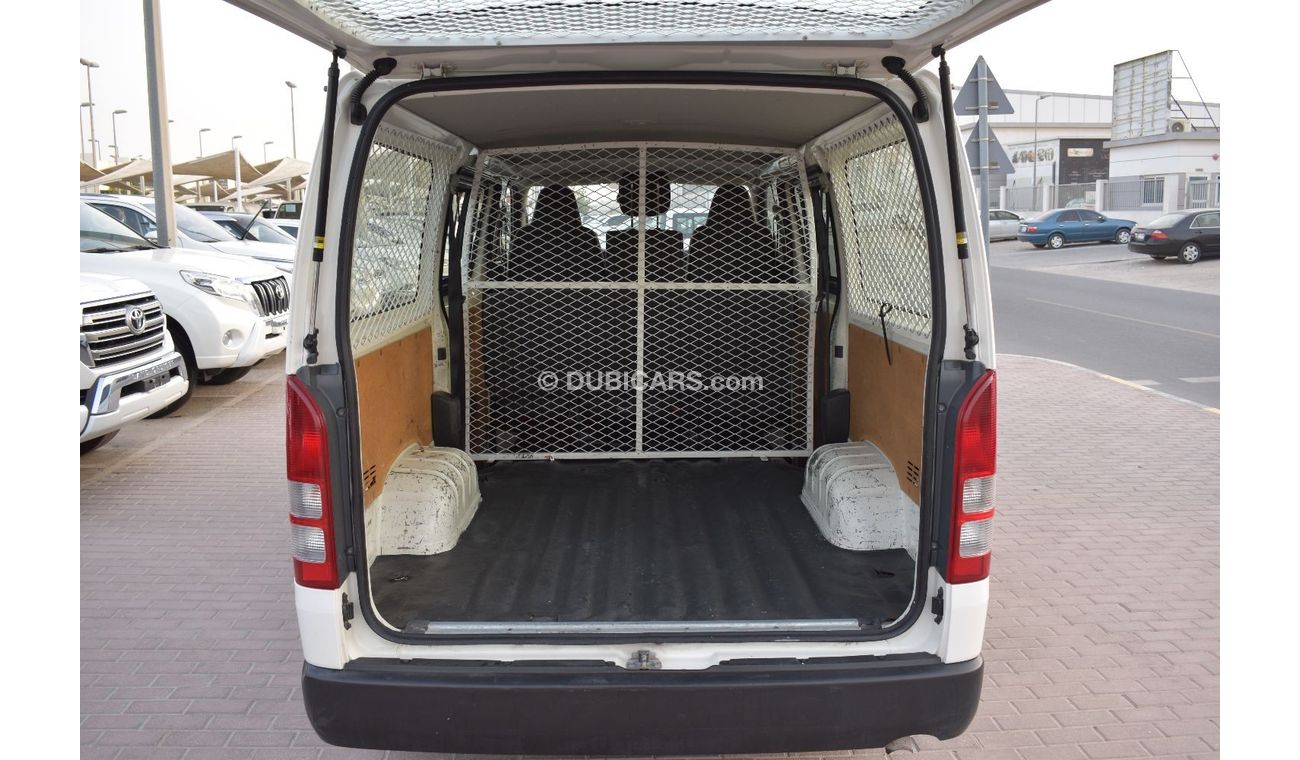 Used TOYOTA HIACE 2015 (6 SEATER)(HALF PASSENGER HALF CARGO) 2015 for