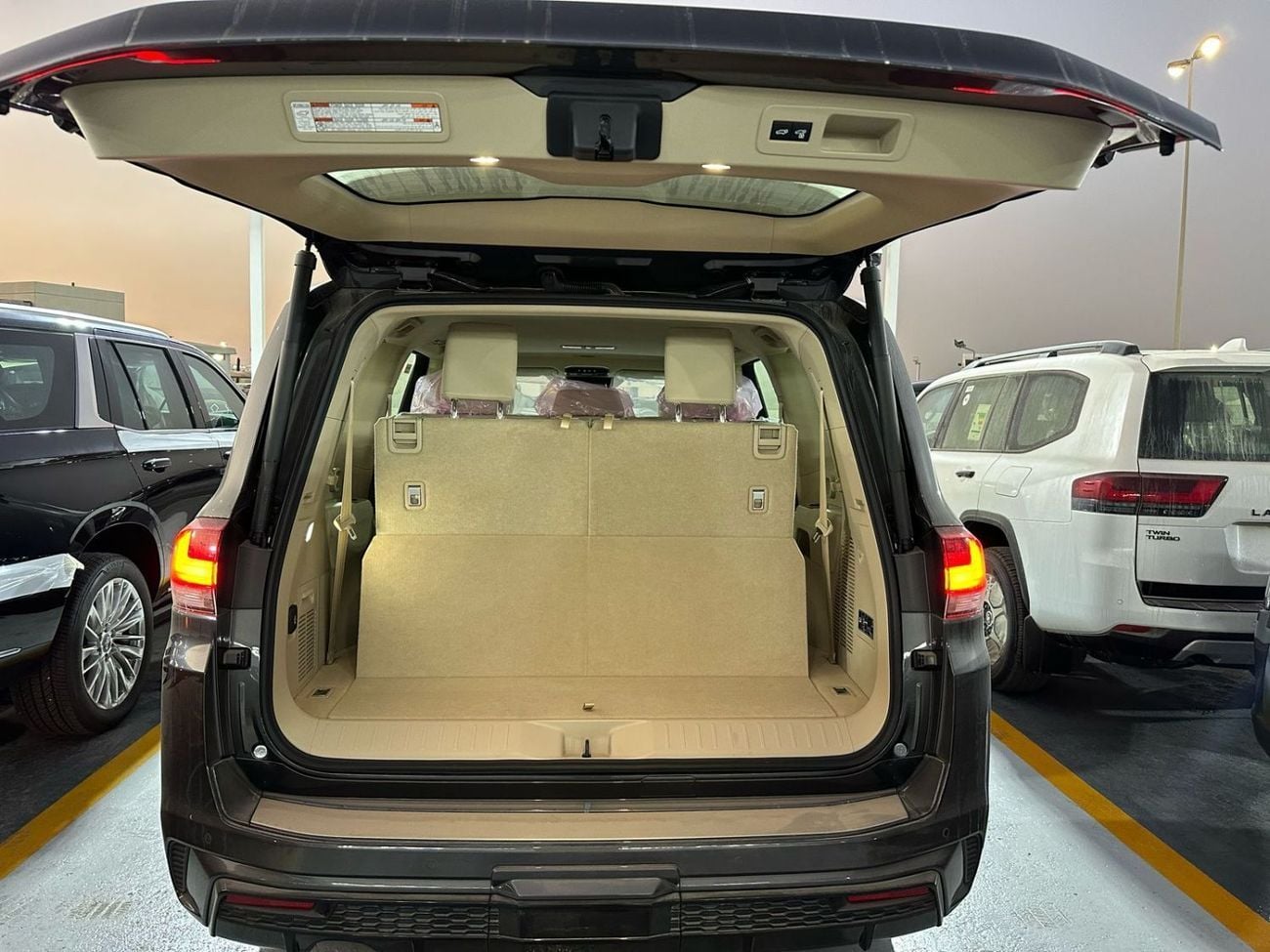 Toyota Land Cruiser GXR3 3.5L FULL WITH JBL AND BIG KIT