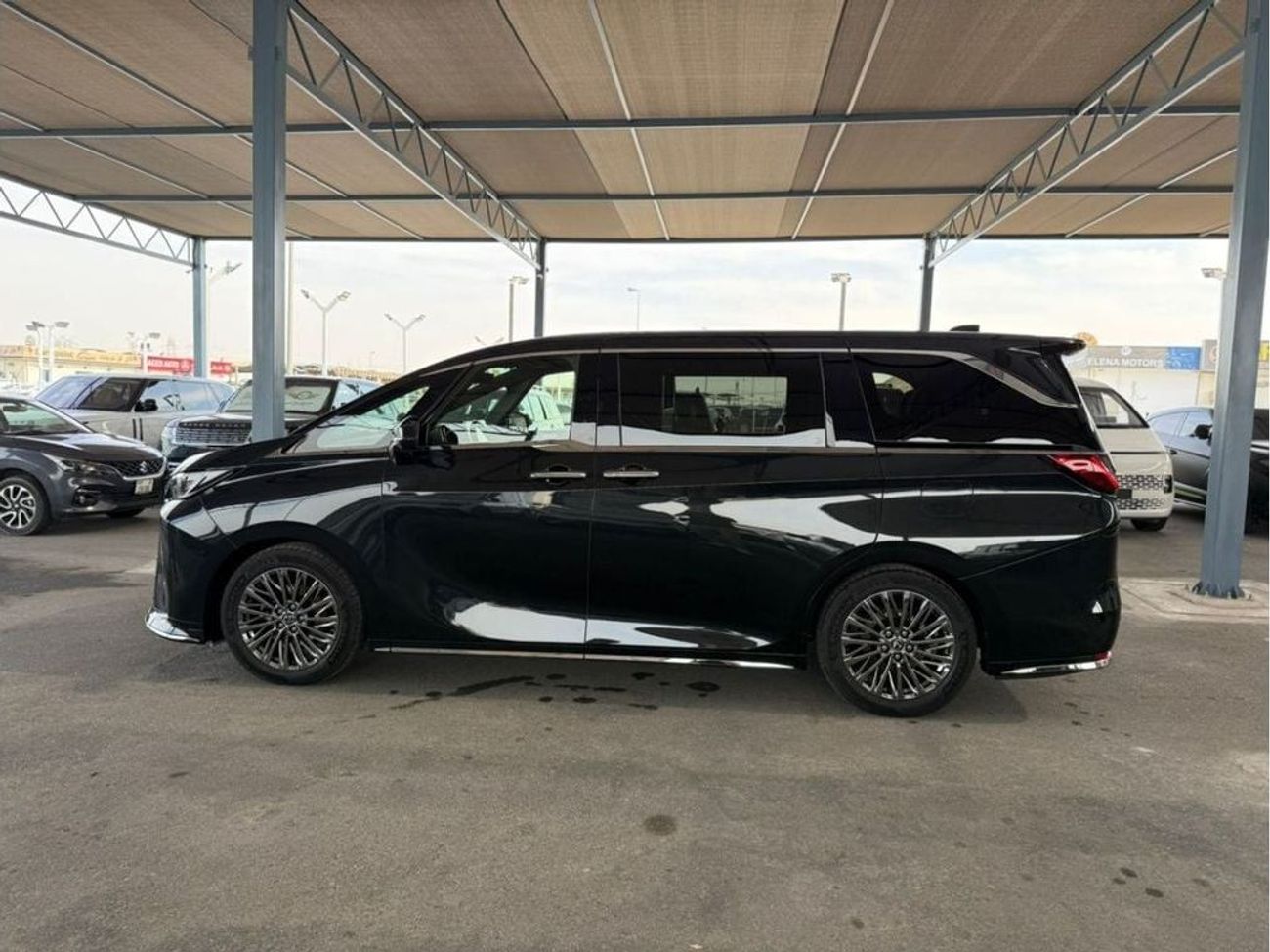 Lexus LM 350h Lexus LM 350H VIP Luxury 4-Seater AWD 2025 Model Year