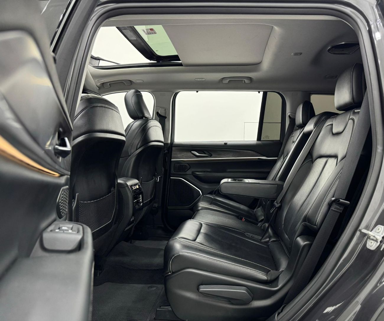 جيب جراند شيروكي L Limited 3.6L 2022 Jeep Grand Cherokee L Limited, 2027 Jeep Warranty + Service Pack, Full Options,