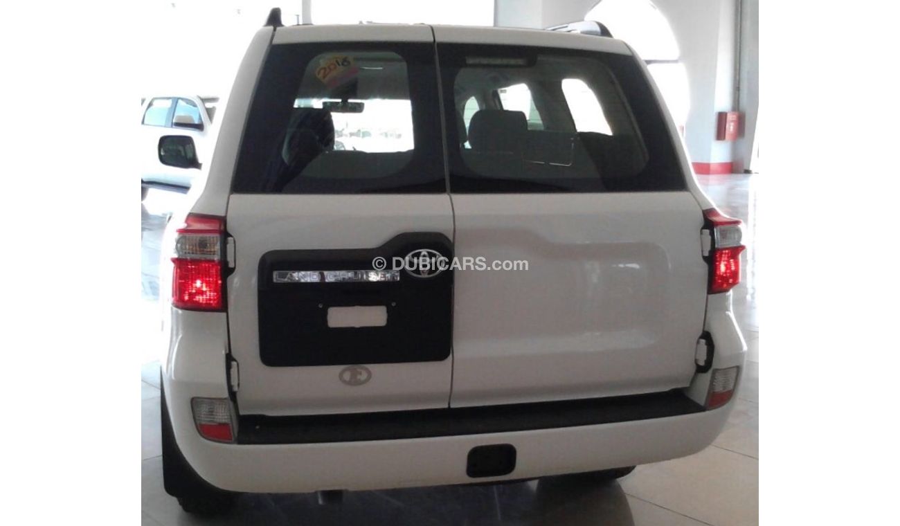 تويوتا لاند كروزر غيار عادي موديل ٢٠١٦