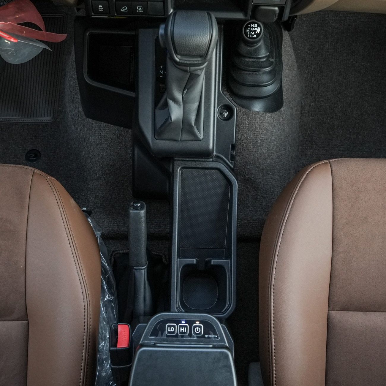 Toyota Land Cruiser 70 LC 76 AT || 4.0 || LXZ || 2025