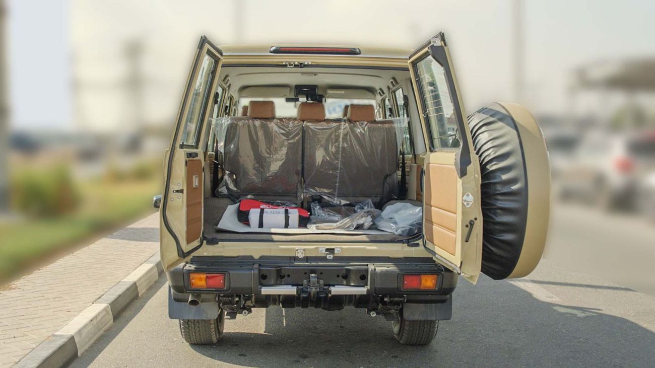 تويوتا لاند كروزر 70 2026 Toyota Land Cruiser LC76 4.0L AT Petrol Full Option (Beige)