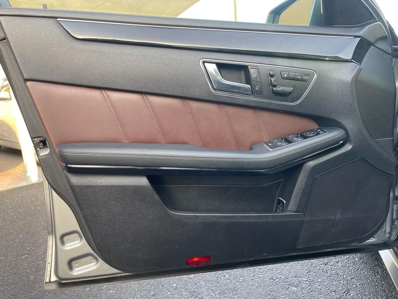 Mercedes-Benz E300 Avantgarde Mercedes E300 AMG_GCC_2012_Excellent Condition _Full option