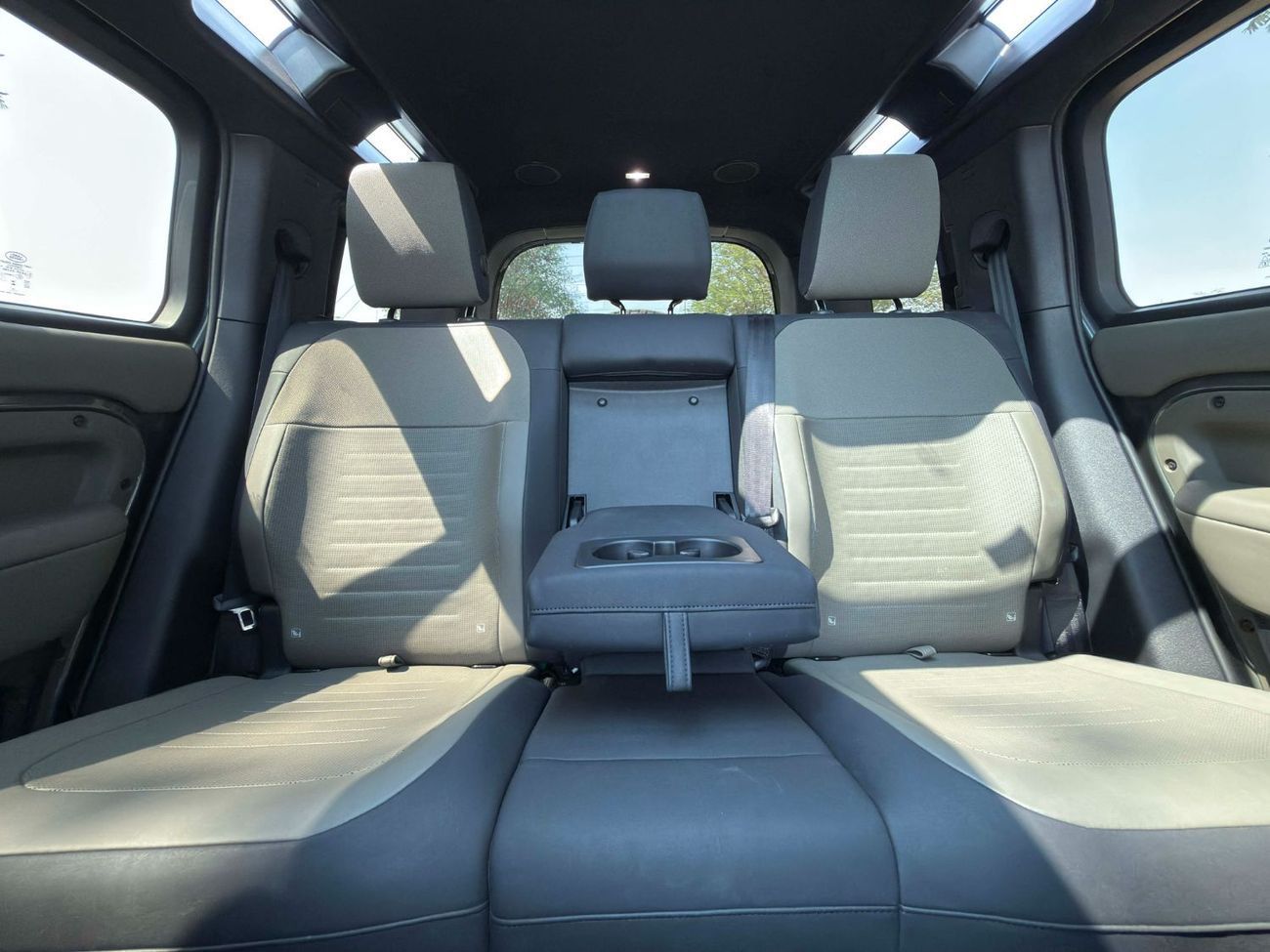 لاند روفر ديفندر 110 P635 OCTA V8