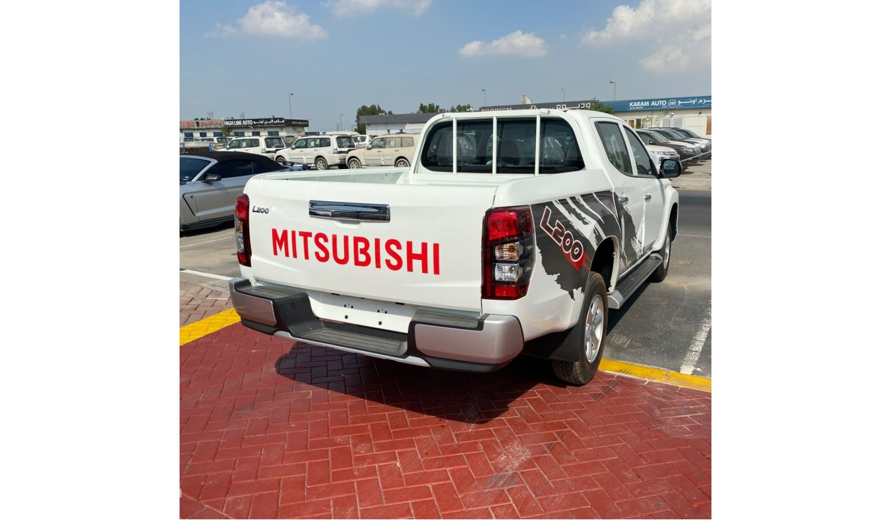 Mitsubishi L200 MITSUBISHI L-200 Petrol Double Cabin 4WD MODEL 2022 Manual Transmission White Color