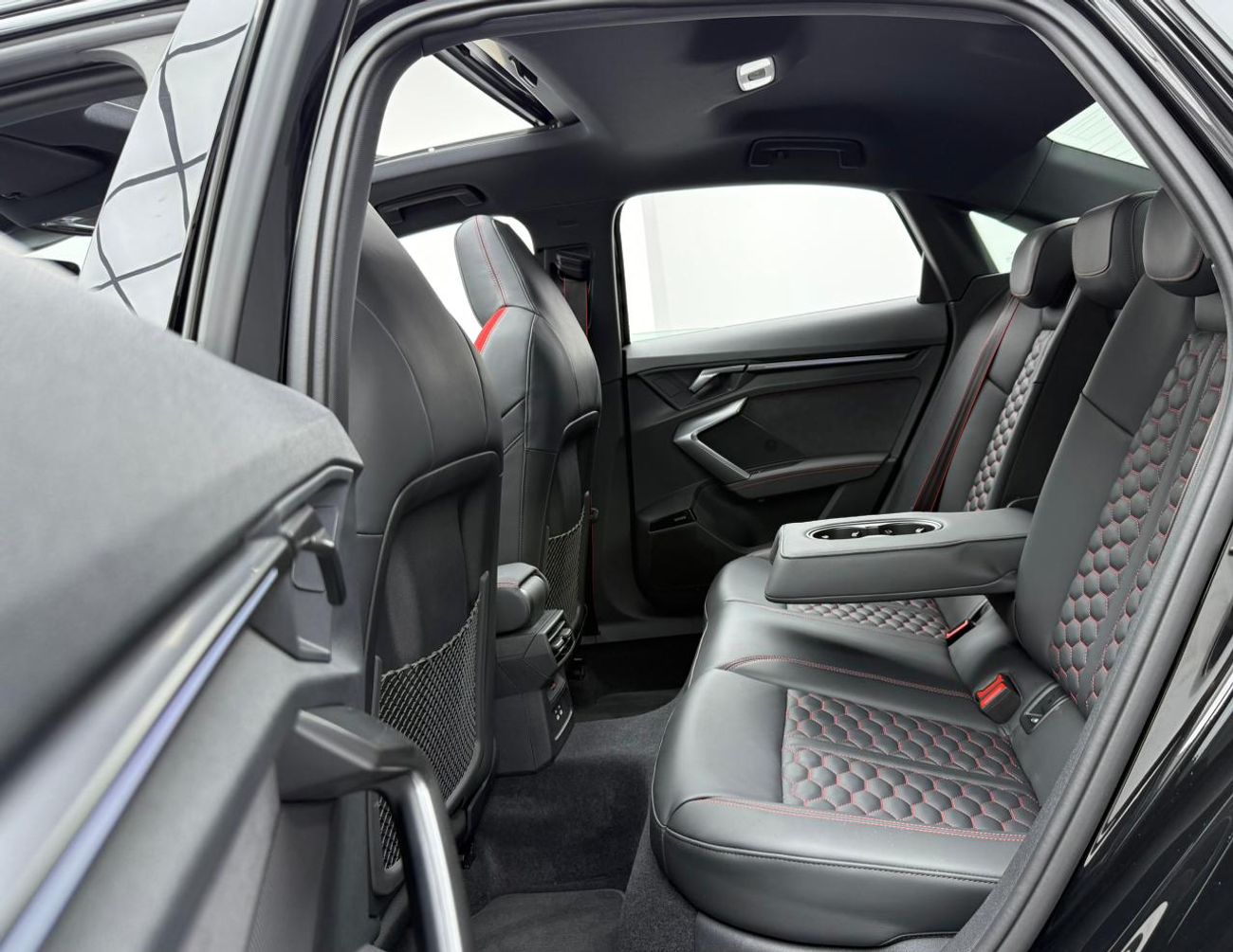 Audi RS3 TFSI quattro 2.5L Sedan 2025 Audi RS3 2.5 TFSI quattro ,Agency Warranty+Service Contract ,Excellent 