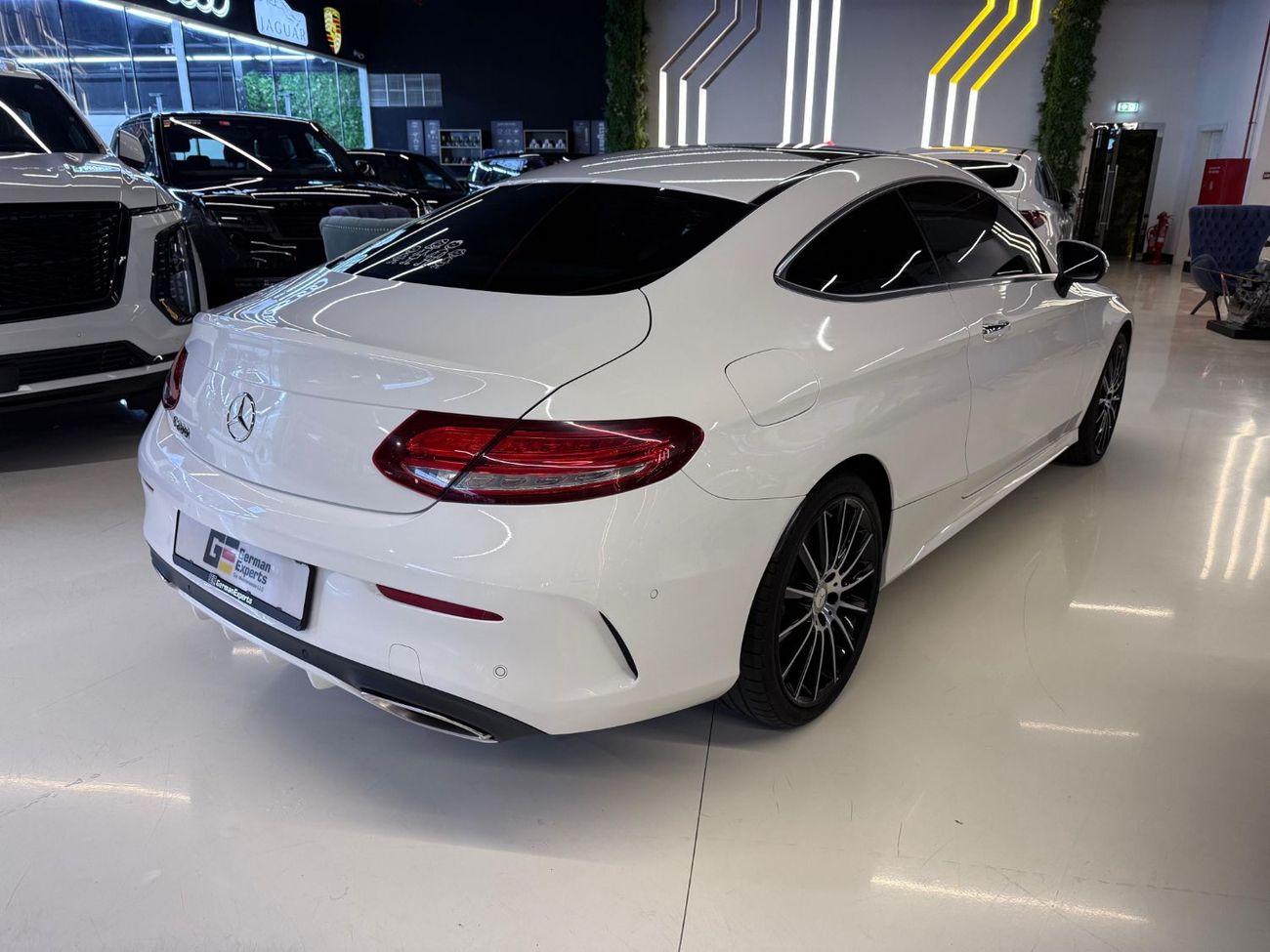 مرسيدس بنز C 200 كوبيه 2017 Mercedes-Benz C200 Coupe - GCC - Low Mileage - Good Condition