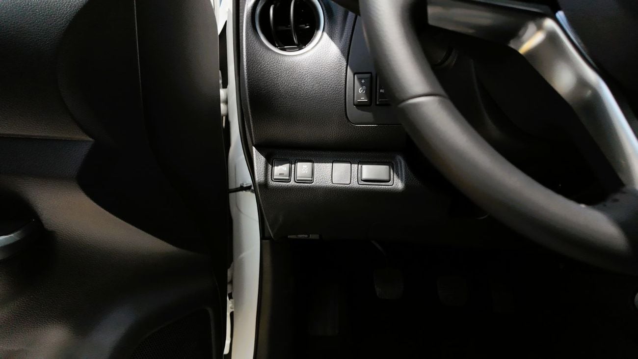 نيسان نافارا Nissan Navara 2.5L 4X4 MT 2025