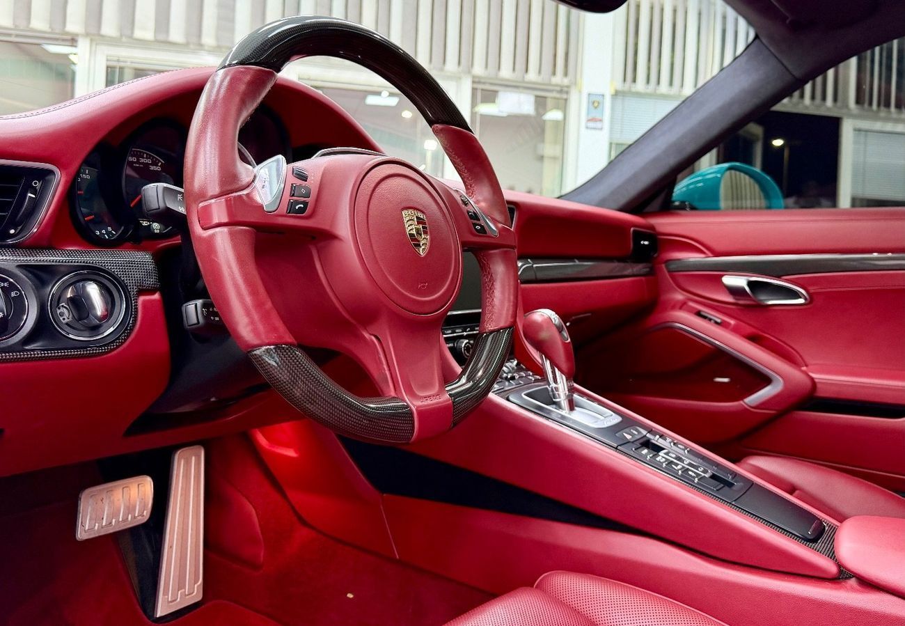 Porsche 911 Turbo S 3.8L (530 HP) Coupe