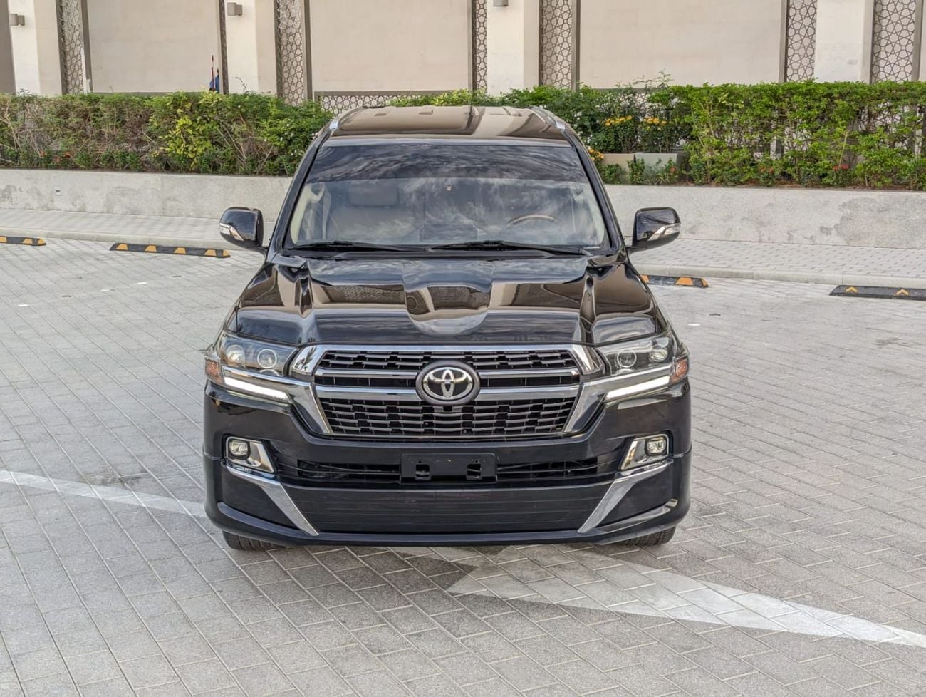 Toyota Land Cruiser GXR2 4.5L GXR-4.5L-1VD-8 Cylinders-LHD-Diesel-4WD-Automatic-8 Seats-5 Doors