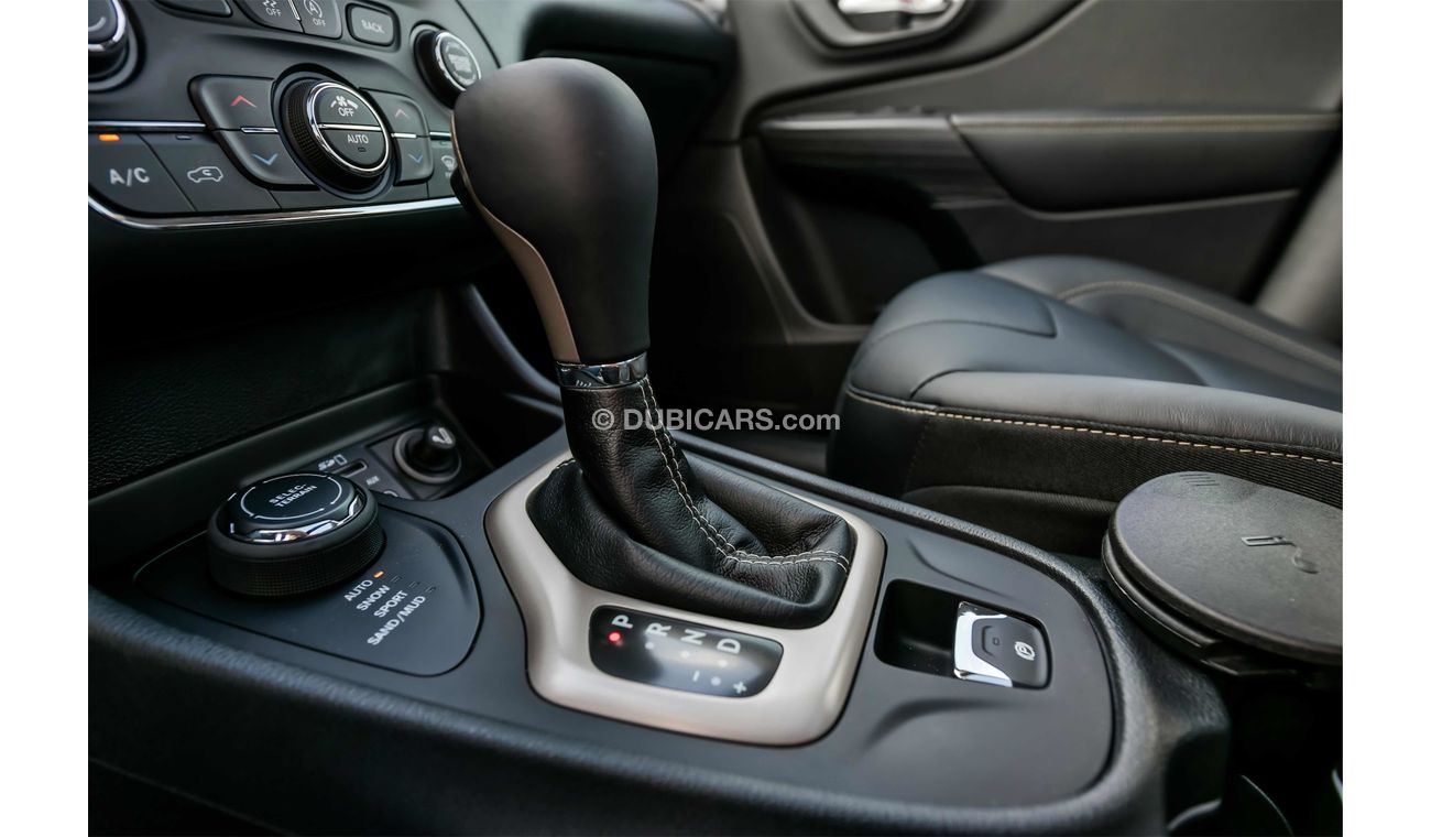 Jeep Cherokee 3.2L V6 Limited - 2016 - 7000 Kms Only! - AED 1,938 PM - 0 Downpayment