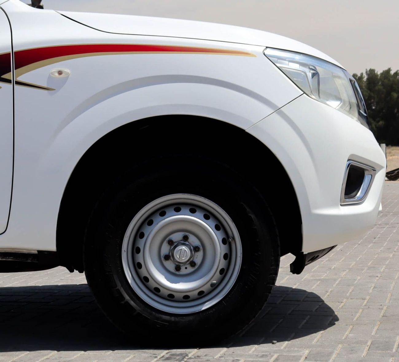 نيسان نافارا Std 2.5L RWD A/T Nissan Navara RWD 2020 GCC Original Paint accident-free, in excellent condition, 10