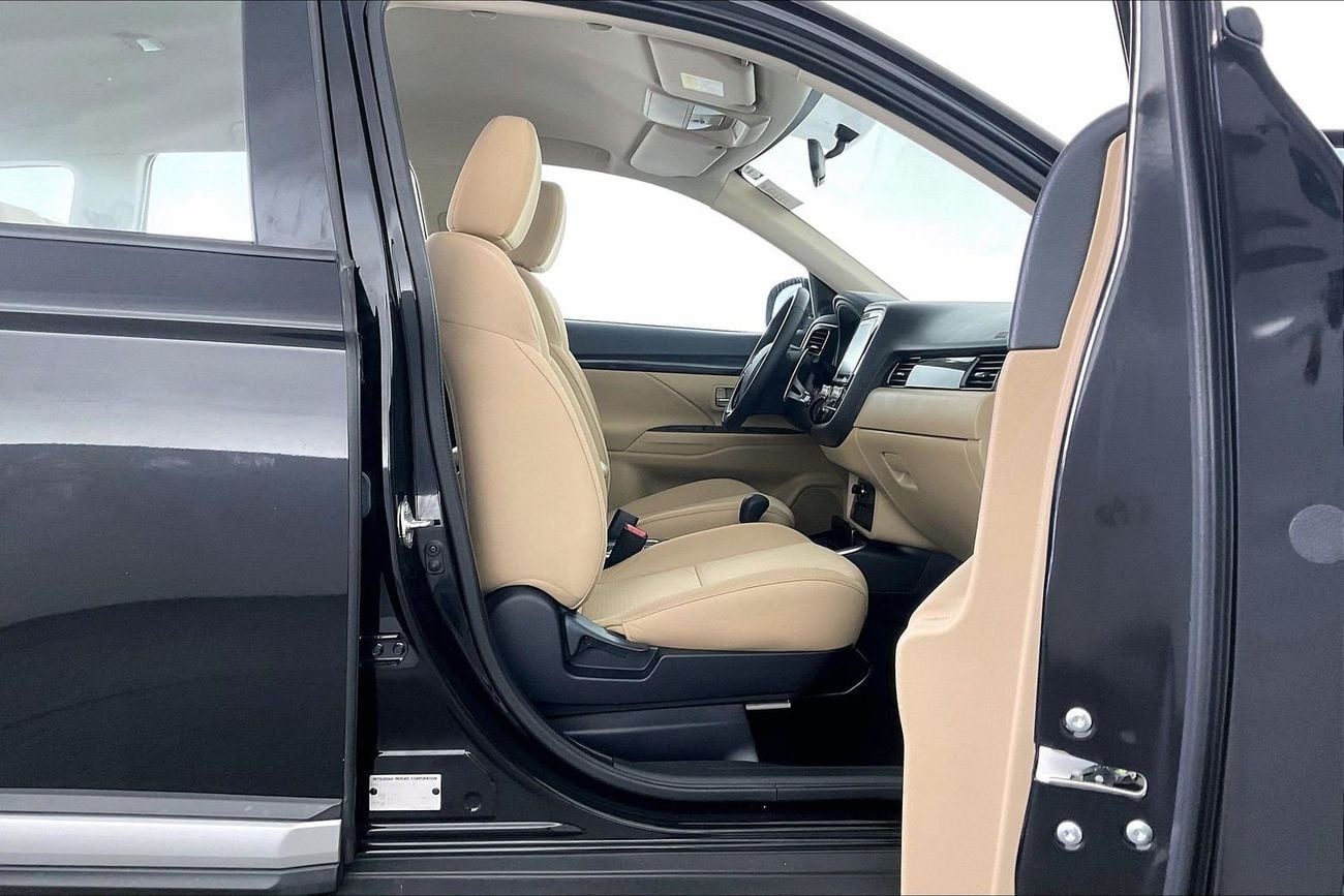ميتسوبيشي آوتلاندر 2.5 GLX AUTO 4WD 7SEAT ML FABRIC SEATS | شامل الضمان | 0 ﺪﻔﻋﺓ ﺃﻮﻟﻯ