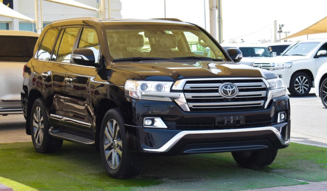 Toyota Land Cruiser VXR V8 5.7 L