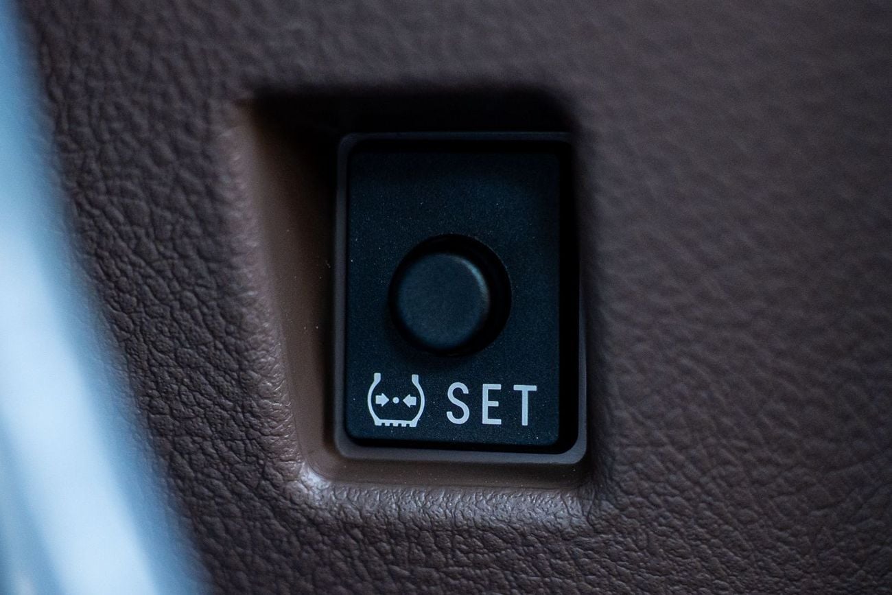 تويوتا لاند كروزر بيك آب Toyota Land Cruiser Pickup 4.0L Manuel 2025 4WD