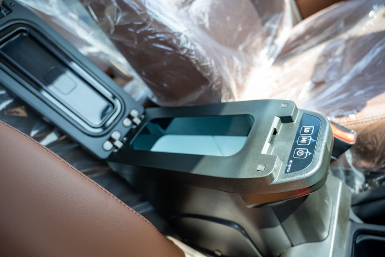 Toyota Land Cruiser 70 LC 76 2.8L | Diesel | 4 Cylinder | 6 Speed Automatic | 5 Door | 5 Seats