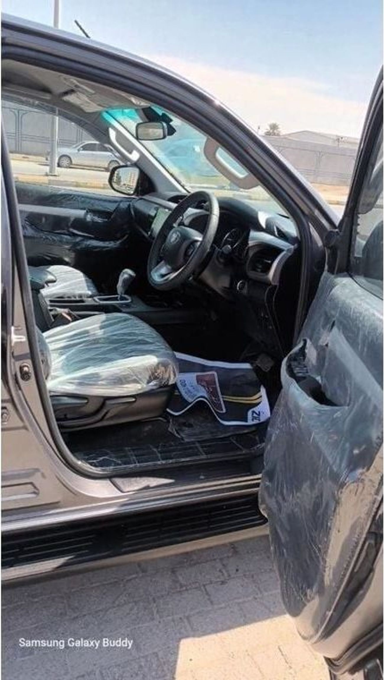 Toyota Hilux diesel 2.8 liter automatic gear with back camera push button start