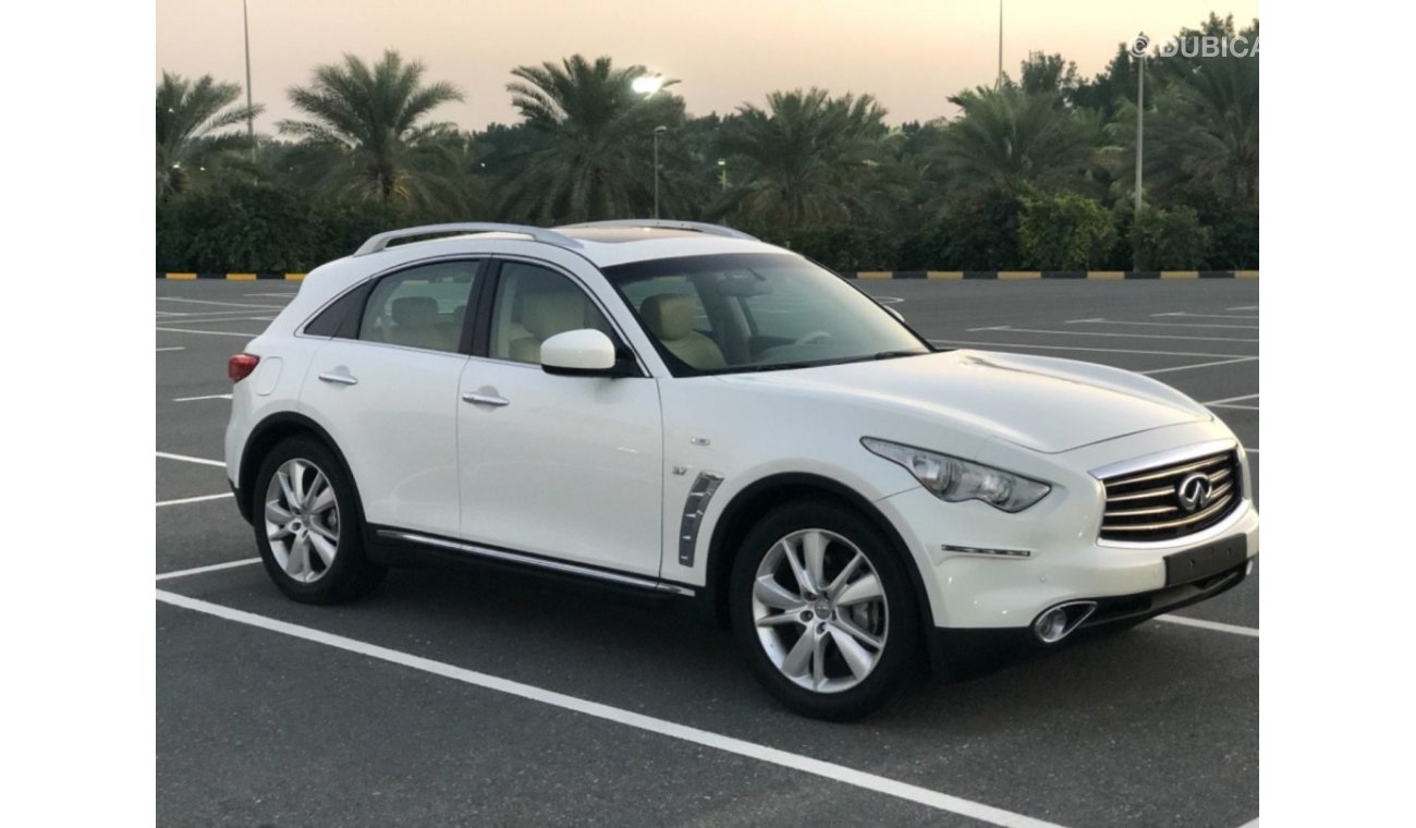 Infiniti QX70 Luxury Plus MODEL 2014 GCC CAR PERFECT CONDITION INSIDE AND OUTSIDE FULL OPTION SUN ROOF LEATHER SEA