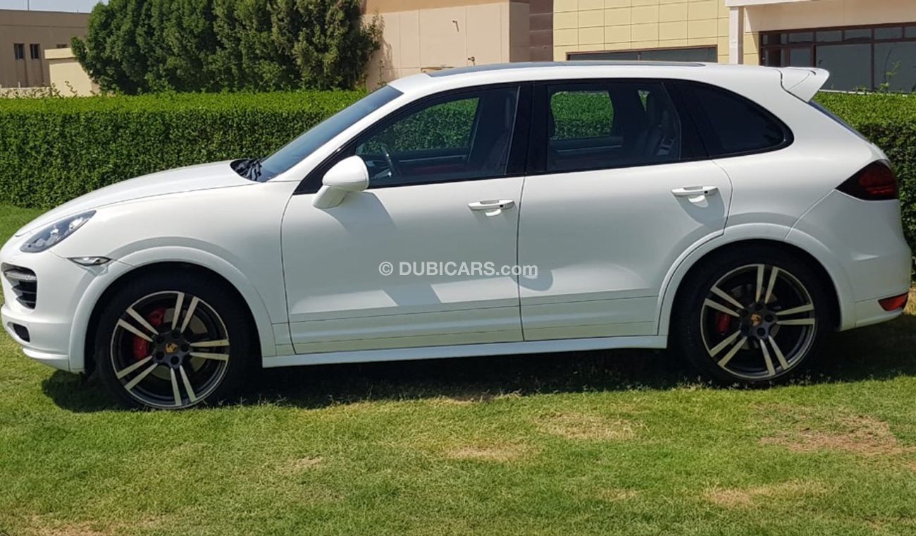 بورش كايان موديل 2014 خليجي فل مواصفات كراسي جلد وبانوراما ومثبت سرعه وتكييف خلفي وتحكم كهربي كامل ونظام صوت م