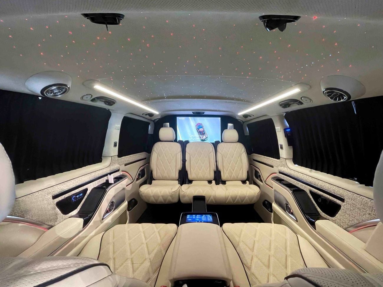 مرسيدس بنز V 300 Built by Barugzai – V300 2025 | Exclusive 1 of 5 | Additional AC