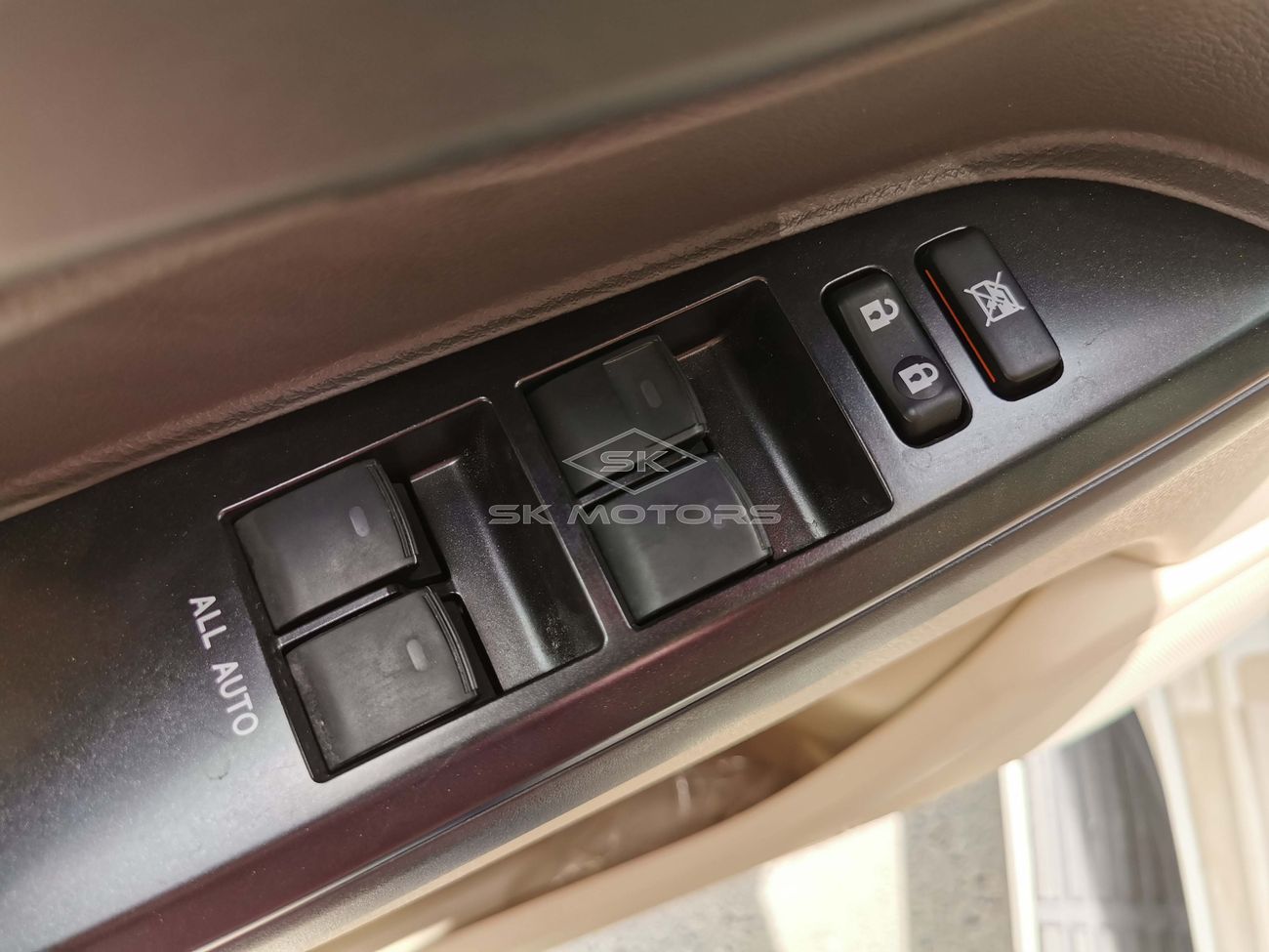 تويوتا لاند كروزر 4.0L, 18" Rims, Front Power Seats, Leather Seats, DVD, Rear Camera, Sunroof (CODE # GXR07)